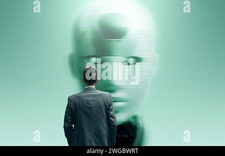 Uomo d'affari che guarda un robot ai umanoide su uno schermo, intelligenza artificiale e concetto di fantascienza Foto Stock