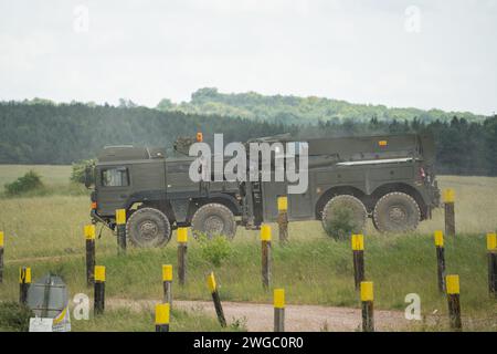 Camion 8x8 dell'esercito britannico SVR (Support Vehicle Recovery) in movimento Foto Stock