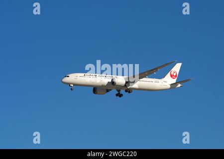 Los Angeles, California, USA - 12 gennaio 2023: Boeing 787 Dreamliner (registrazione JA865J) operato da Japan Airlines Foto Stock