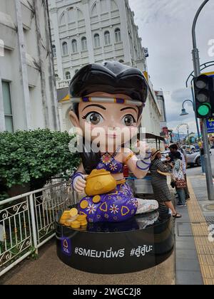 Phuket, Thailandia - 28 dicembre 2023: Edificio storico, edifici gialli nella città vecchia di Phuket in Thailandia. Zona della città vecchia di Phuket. Foto Stock