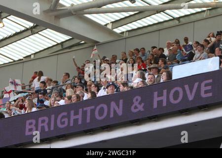 Tifosi nella fascia alta Inghilterra contro Spagna, UEFA Womens Euro 2022, allo stadio comunitario di Brighton 20 luglio 2022 Foto Stock