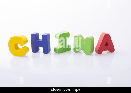 La parola Cina scritta con blocchi di lettere colorati Foto Stock