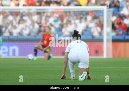 Lucy Bronze prende il ginocchio davanti a Inghilterra contro Spagna, UEFA Womens Euro 2022, allo Stadio comunitario di Brighton, 20 luglio 2022 Foto Stock