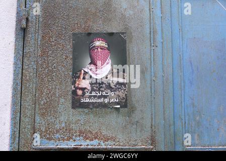 Beirut, Libano. 3 febbraio 2024. Manifesti visti nel campo palestinese di Shatila, Beirut, Libano, il 3 febbraio 2024. (Foto di Elisa Gestri/Sipa USA) credito: SIPA USA/Alamy Live News Foto Stock