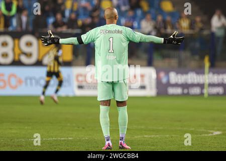 Arnhem, Paesi Bassi. 4 febbraio 2024. ARNHEM, PAESI BASSI - 4 FEBBRAIO: Il portiere Eloy Room di Vitesse confuso durante la partita olandese Eredivisie tra Vitesse e Go Ahead Eagles a Gelredome il 4 febbraio 2024 ad Arnhem, Paesi Bassi. (Foto di Henny Meijerink/BSR Agency) credito: BSR Agency/Alamy Live News Foto Stock