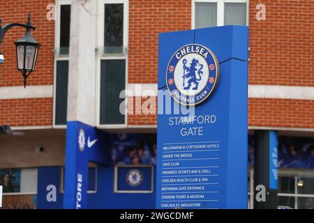 Stamford Bridge, Chelsea, Londra, Regno Unito. 4 febbraio 2024. Premier League Football, Chelsea contro Wolverhampton Wanderers; firma fuori Stamford Gate per lo stadio. Credito: Action Plus Sports/Alamy Live News Foto Stock