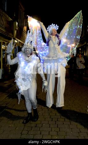 Il Festival della luce di Gravesend illumina i giorni bui dell'inverno. In tutta la città ci sono installazioni artistiche e artisti che si impegnano con la città Foto Stock