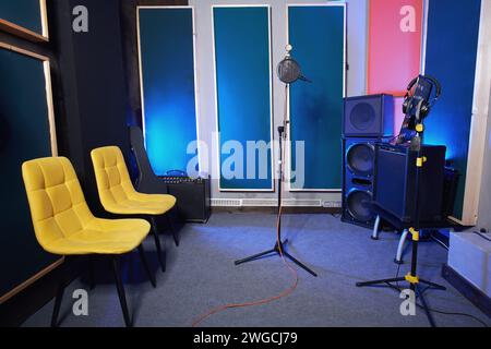 Interno di uno studio di registrazione, corso di formazione vocale e spazio prove Foto Stock