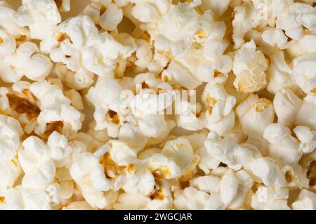 Un primo piano di popcorn su una pila Foto Stock