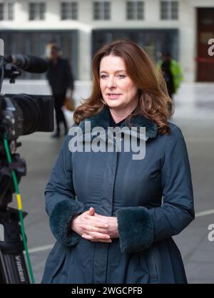 Londra, Regno Unito. 4 febbraio 2024. Il Segretario di Stato per l'istruzione Gillian Keegan è visto alla BBC mentre partecipa alla domenica con Laura Kuenssberg show.Credit: Tayfun salci / Alamy Live News Foto Stock