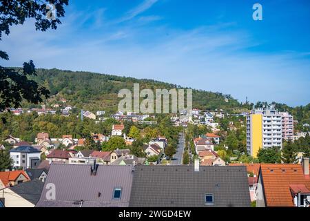 Vista dalla montagna alla città di Berun con uno splendido schema nel cielo Foto Stock