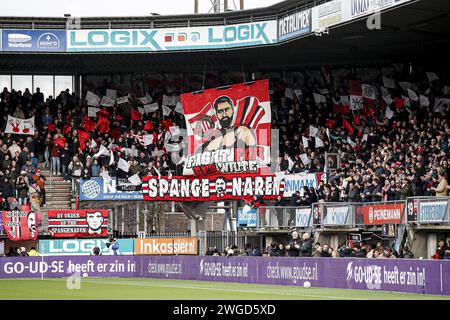 ROTTERDAM - bandiera dei tifosi dello Sparta durante la partita olandese Eredivisie tra lo Sparta Rotterdam e il PEC Zwolle allo Sparta Stadium Het Kasteel il 4 febbraio 2024 a Rotterdam, Paesi Bassi. ANP BART STOUTJESDIJK Foto Stock