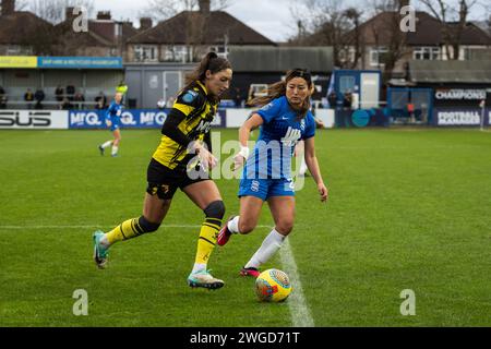Londra, Regno Unito. 4 febbraio 2024. Londra, Inghilterra, 04 febbraio 2024: Cho so-Hyun (20 Birmingham City) e Harley Bennett (14 Watford) in azione durante la partita del Barclays Womens Championship tra Watford e Birmingham City al Grosvenor vale di Londra, Inghilterra. (Pedro Porru/SPP) credito: SPP Sport Press Photo. /Alamy Live News Foto Stock