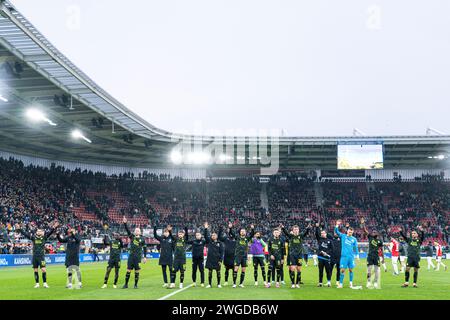 Alkmaar, Paesi Bassi. 4 febbraio 2024. ALKMAAR, PAESI BASSI - 4 FEBBRAIO: I giocatori del Feyenoord celebrano la vittoria durante la partita olandese Eredivisie tra AZ e Feyenoord all'AFAS Stadion il 4 febbraio 2024 ad Alkmaar, Paesi Bassi. (Foto di Joris Verwijst/Orange Pictures) credito: dpa/Alamy Live News Foto Stock