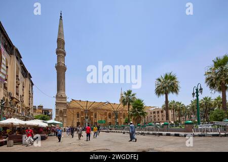Cortile della moschea al Hussein al Cairo, Egitto Foto Stock