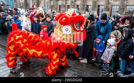 Festival del Capodanno cinese di Edimburgo presso il Mound, con eventi culturali speciali con il tema delle tradizionali celebrazioni cinesi del Capodanno, incluso Foto Stock