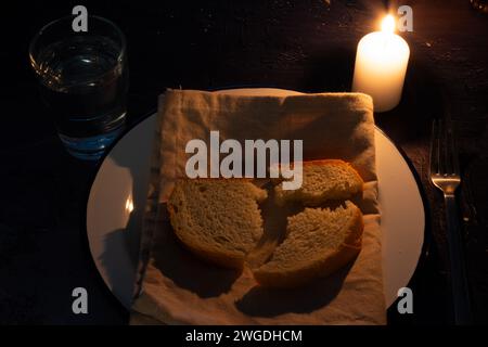 Stagione dei Quaresimi - Pane, acqua e bibbia Foto Stock