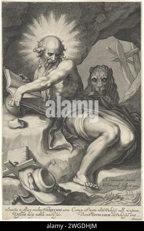 H. Hieronymus in una caverna, Willem Isaacsz. Van Swanenburg, dopo Abraham Bloemaert, 1610 stampa Hieronymus è in una grotta. Una corona di jet può essere vista intorno alla sua testa. Ha un libro. Sotto il libro c'è un teschio vicino a una pietra. Ai suoi piedi potete vedere un libro, un cappello cardinale e una croce. Dietro di lui c'è un leone. Sotto la performance c'è un testo latino a quattro righe con una descrizione della scena. Tipografia: Leidenafter design by: Utrecht (possibilmente) carta incisione del monaco ed eremita Jerome (Hieronymus); possibili attributi: Libro, cappello cardinalizio, crocifisso, clessidra, leone, teschio, pietra - ritratto di uomo Foto Stock