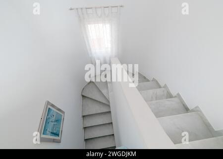 un'immagine di una scalinata in un appartamento mediterraneo Foto Stock