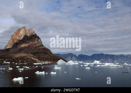 Vista artica della città groenlandese di Uummannaq, Groenlandia Foto Stock