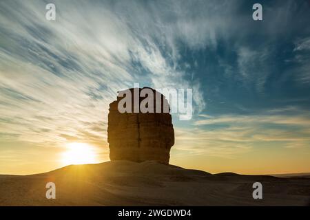 Una formazione rocciosa nel deserto vicino a Riyadh, in Arabia Saudita, è conosciuta come Devil Thumb o Judah Thumb. Foto Stock