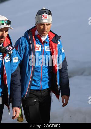 Seefeld, Österreich, 04. Febbraio 2024: Nordische Kombination, NORDIC COMBINATION TRIPLE 2024, Herren, Weltcup, Men Individual Gundersen NH/12,5 km, Seefeld Sports Arena, Skispringen, Sprunglauf Mario Stecher, Sportlicher Leiter, ÖSV Foto Stock