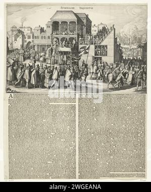 Auto-d-Fe a Valladolid, 1558, 1625-1650 stampa Auto-da-Fe (Autodafe) a Valladolid, 21 maggio 1558. Processione di circa trenta protestanti condannati dall'Inquisizione spagnola in un luogo fuori dalla città dove sono bruciati sul rogo. Nel mezzo un edificio con dignitari, una tribuna di legno sulla destra sulla quale sono condannati gli eretici. Le persone condannate indossano un copricapo speciale (Capirote) e un mantello con una rappresentazione dell'Hellemond. Sotto il piatto un lungo testo di 2 colonne in olandese. Riduzione della copia rispetto alle prestazioni originali contemporanee su quattro riviste. Olanda settentrionale Foto Stock