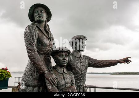 Annie Moore Monument situato nel Cobh Heritage Centre. La storia di Queenstown. Cobh. Irlanda Foto Stock