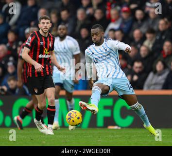 Bournemouth, Regno Unito. 30 gennaio 2024. Bournemouth, Inghilterra, 4 febbraio 2024: Callum Hudson-Odoi di Nottingham Forest (a destra) durante la partita di calcio della Premier League tra Bournemouth e Nottingham Forest al Vitality Stadium di Bournemouth, Inghilterra (David Horton/SPP) credito: SPP Sport Press Photo. /Alamy Live News Foto Stock