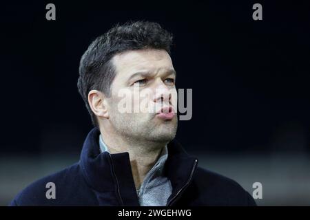 Heidenheim, Deutschland. 2 febbraio 2024. v.li.: Sky Experte Michael Ballack, Einzelbild, Ritratto, 02.02.2024, Heidenheim (Deutschland), FUSSBALL, BUNDESLIGA, 1.FC HEIDENHEIM 1846 - BORUSSIA DORTMUND, DFB/DFL VIETA L'USO DI FOTOGRAFIE COME SEQUENZE DI IMMAGINI E/O QUASI-VIDEO. Credito: dpa/Alamy Live News Foto Stock