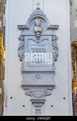 Pilastro contenente il cuore di Chopin nella chiesa della Santa Croce a Wrsaw, Polonia Foto Stock