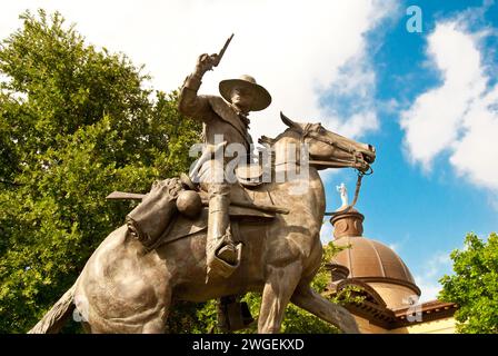 Statua del capitano del Texas Ranger John Coffee "Jack" Hays (1817-1883) nei terreni del tribunale della contea di Hays a San Marcos, Texas Foto Stock