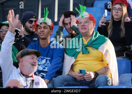 Tifosi italiani visti durante il Guinness Men's Six Nations 2024 allo Stadio Olimpico di Roma. L'Inghilterra vince contro l'Italia con un punteggio di 27-24. Foto Stock