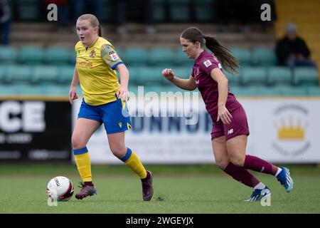 Barry, Regno Unito. 4 febbraio 2024. Chloe Tiley del Barry Town United durante il Genero Adrian Premier match tra Barry Town United Women e Cardiff City Women al Jenner Park Stadium di Barry il 4 febbraio 2024. Questa immagine può essere utilizzata solo per scopi editoriali. Solo per uso editoriale. Credito: Ashley Crowden/Alamy Live News Foto Stock