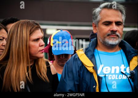 Bogotà, Colombia. 4 febbraio 2024. I cittadini venezuelani che vivono a Bogotà, Colombia, protestano per la candidatura presidenziale del leader dell'opposizione venezuelana Maria Corina Machado alle elezioni presidenziali dopo essere stato squalificato, il 4 febbraio 2024. Foto di: Chepa Beltran/Long Visual Press Credit: Long Visual Press/Alamy Live News Foto Stock