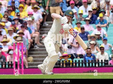 Il Pakistan tiene il sopravvento dopo il secondo giorno del terzo test di cricket contro l'Australia al SCG. È l'ultimo test match di David Warners per l'Australia con: David Warner Where: Sydney, Australia When: 04 Jan 2024 Credit: WENN Foto Stock