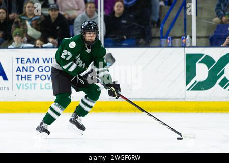 Tsongas Center. 4 febbraio 2024. Massachusetts, USA; l'attaccante di Boston Shiann Darkangelo (27) durante una partita di stagione regolare della PWHL tra Boston e Montreal al Tsongas Center. (c) Burt Granofsky/CSM/Alamy Live News Foto Stock