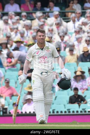 Il Pakistan tiene il sopravvento dopo il secondo giorno del terzo test di cricket contro l'Australia al SCG. È l'ultimo test match di David Warners per l'Australia con: David Warner Where: Sydney, Australia When: 04 Jan 2024 Credit: WENN Foto Stock