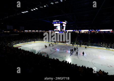 Tsongas Center. 4 febbraio 2024. Massachusetts, USA; i giocatori si preparano a competere prima di una partita della stagione regolare della PWHL tra Boston e Montreal al Tsongas Center. (c) Burt Granofsky/CSM/Alamy Live News Foto Stock