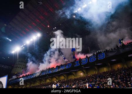 Milano, Italia. 4 febbraio 2024. FC Inter tifosi di curva Nord Milano 1969 durante la partita di calcio di serie A tra FC Internazionale e Juventus FC il 4 febbraio 2024 allo stadio Giuseppe Meazza di Milano - crediti: Luca Rossini/e-Mage/Alamy Live News Foto Stock