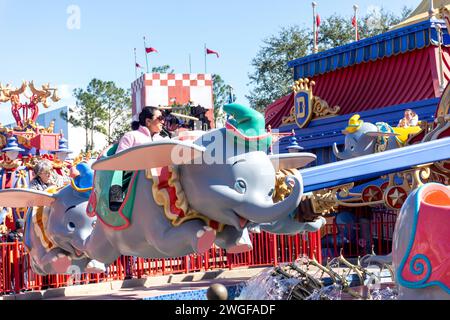 Dumbo The Flying Elelephant, Fantasyland, Magic Kingdom, Walt Disney World Resort, Orange County, Orlando, Florida, Stati Uniti d'America Foto Stock