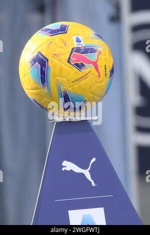 Napoli, Italia. 4 febbraio 2024. Il pallone della partita di serie A tra SSC Napoli e Hellas Verona FC a Diego Armando Maradona il 4 febbraio 2024 a Napoli (foto di Agostino Gemito/Pacific Press) crediti: Pacific Press Media Production Corp./Alamy Live News Foto Stock