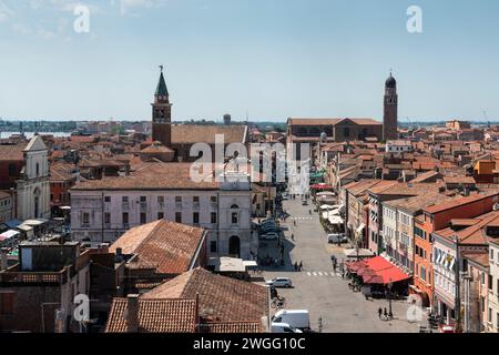 Vista su corso del popolo, la strada principale della città di Chioggia Foto Stock