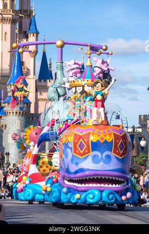 Festival of Fantasy Parade su Main Street U.S.A, Magic Kingdom, Walt Disney World Resort, Orange County, Orlando, Florida, Stati Uniti d'America Foto Stock