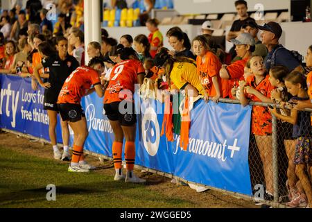 Brisbane, Australia. 3 febbraio 2024. Brisbane, Australia, 3 febbraio 2024 i giocatori di Brisbane incontrano i tifosi dopo la partita di Liberty A League tra Brisbane Roar e Melbourne Victory FC al Perry Park (Matthew Starling/SPP) credito: SPP Sport Press Photo. /Alamy Live News Foto Stock