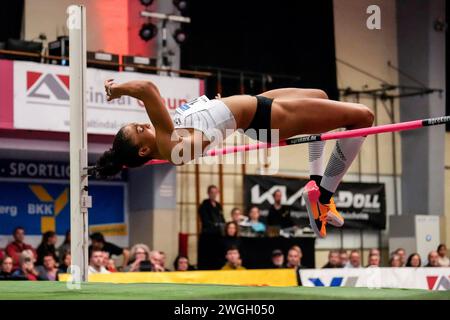 Weinheim, Germania. 2 febbraio 2024. Ella Obeta (LG Eckental, Fauen, 10), Einzelbild, Einzelfoto, Aktion, azione, 02.02.2024, Weinheim (Deutschland), Leichtathletik, riunione, Hochsprung Gala 2024 credito: dpa/Alamy Live News Foto Stock