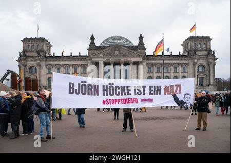 03.02.2024, Berlino, Germania, Europa - dimostrazione del firewall protesta di massa contro l'estremismo di destra e contro Bjoern Hoecke del partito AfD. Foto Stock