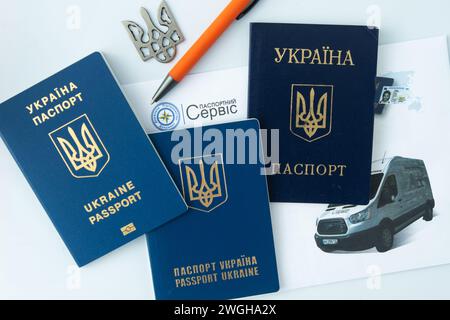 Documento di servizio passaporto. Centro ucraino per il rilascio dei documenti. Ucraina, Kiev - 26 gennaio 2024. Foto Stock