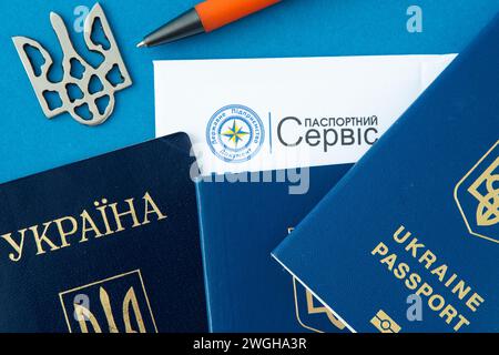 Documento di servizio passaporto. Centro ucraino per il rilascio dei documenti. Ucraina, Kiev - 26 gennaio 2024. Foto Stock