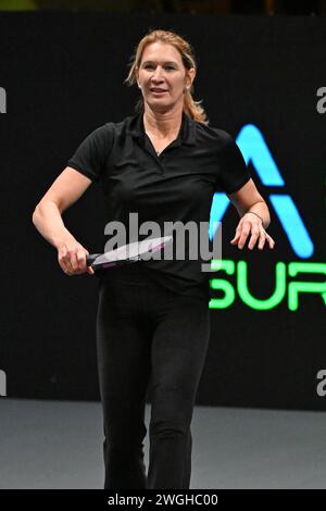 Hollywood Florida, Stati Uniti. 4 febbraio 2024. Steffi Graff suona durante il Pickleball Slam 2 all'Hard Rock Live tenutosi al Seminole Hard Rock Hotel & Casino il 4 febbraio 2024 a Hollywood, Florida. Crediti: Mpi04/Media Punch/Alamy Live News Foto Stock